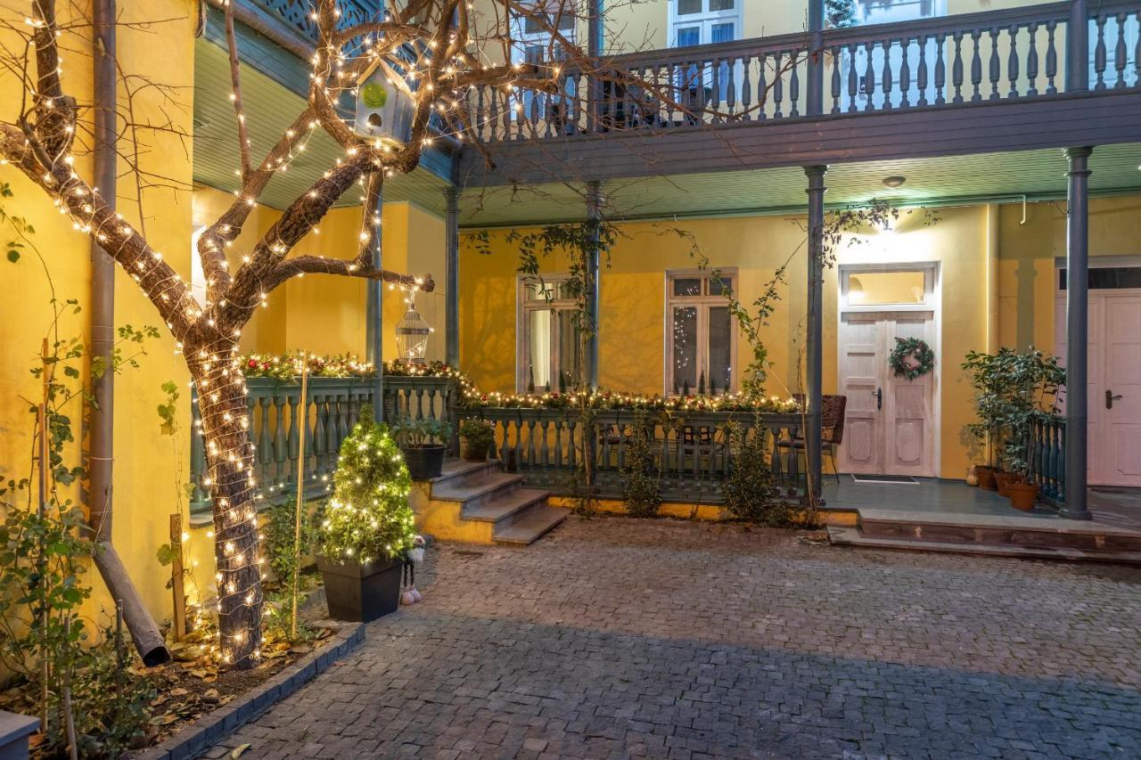 Pomegranate In Old Tbilisi Apartment Exterior photo